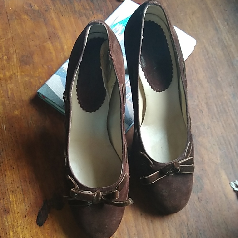 Boden 3.5-inch Suede Pumps